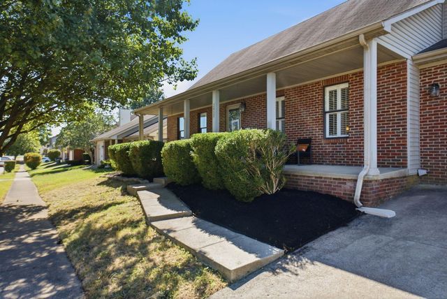 2452 English Station Drive, Lexington, KY 40514