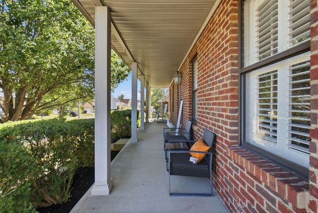2452 English Station Drive, Lexington, KY 40514