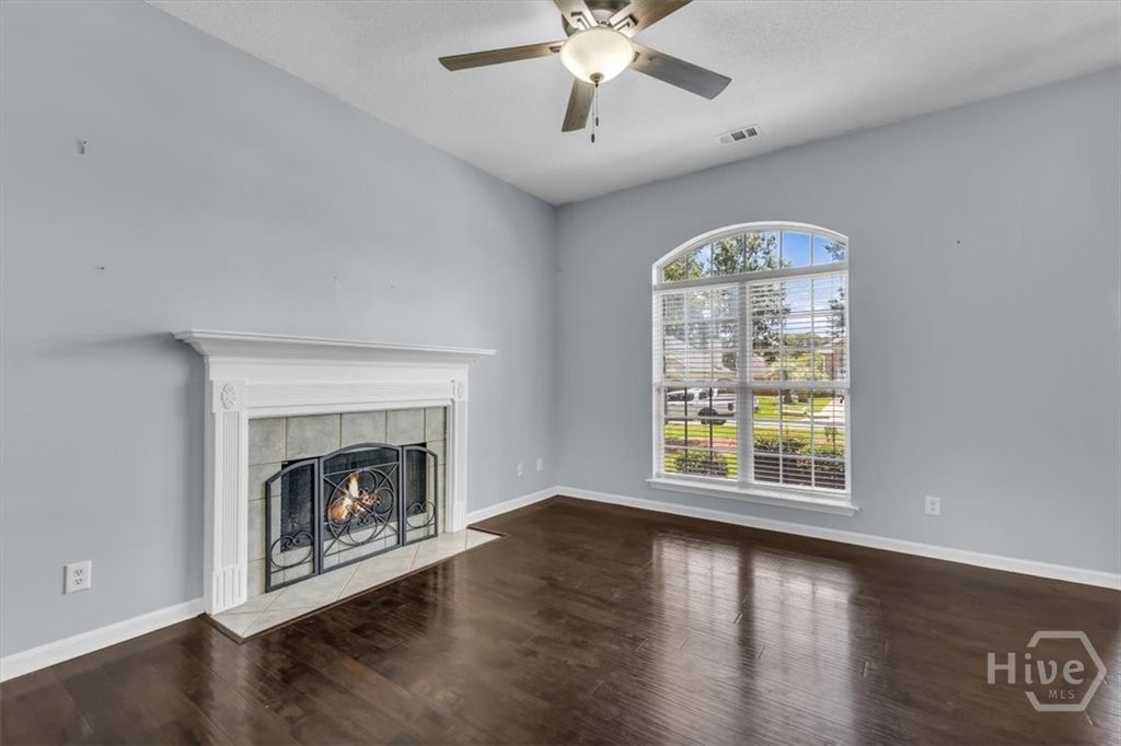 Image 10 of property listing at 146 Steven Street, Richmond Hill, GA 31324