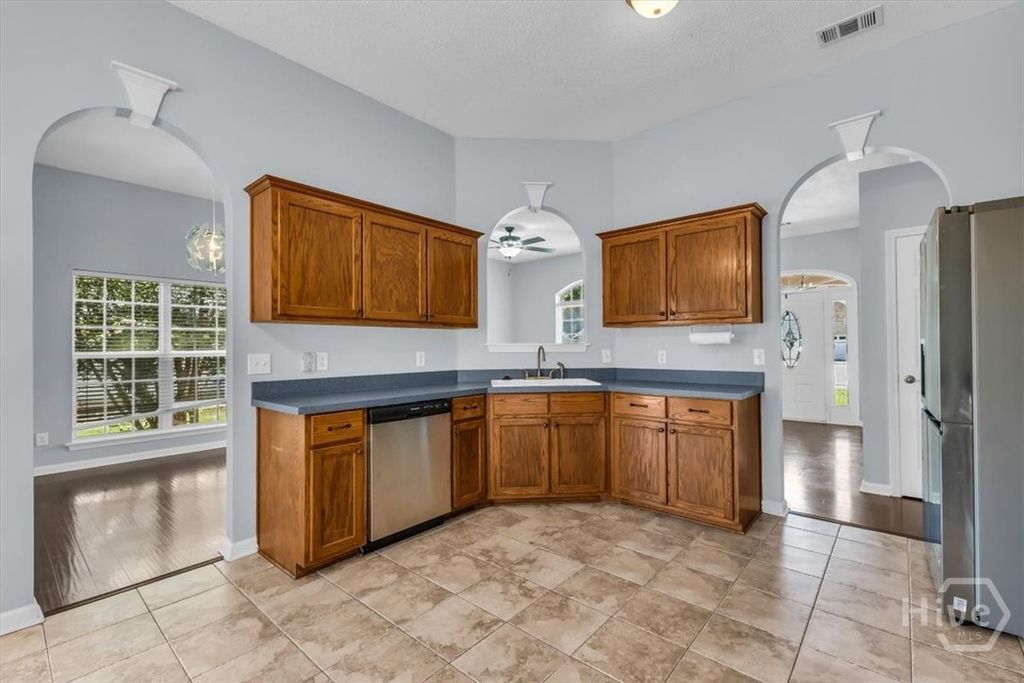 Image 13 of property listing at 146 Steven Street, Richmond Hill, GA 31324