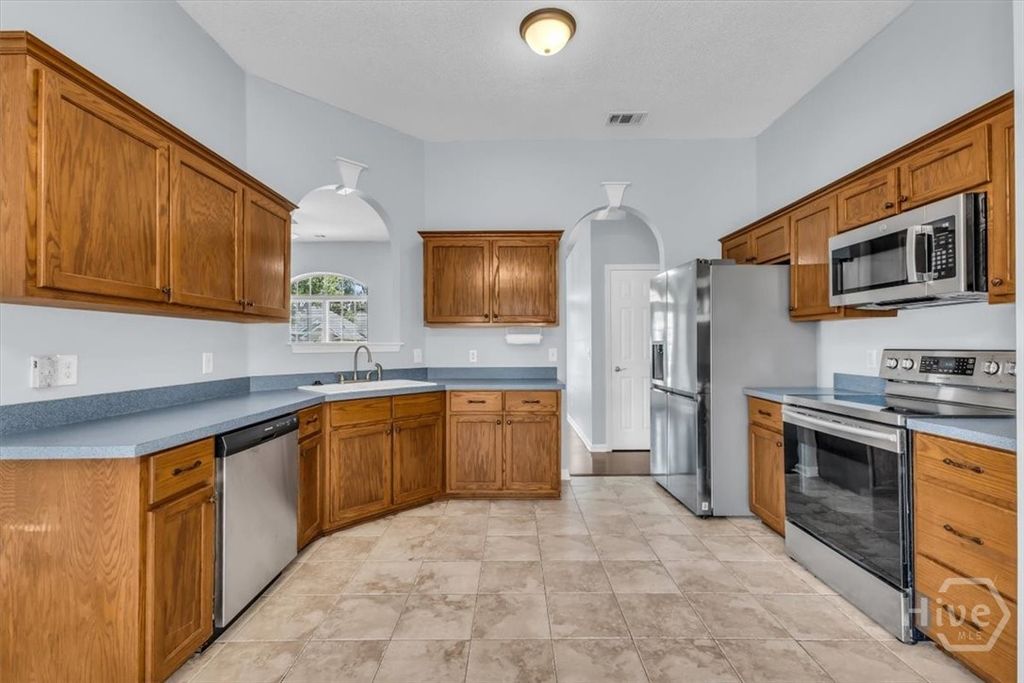 Image 14 of property listing at 146 Steven Street, Richmond Hill, GA 31324