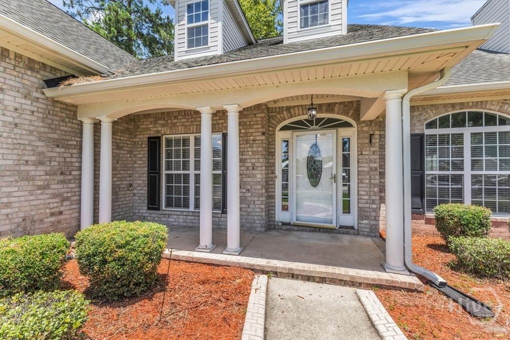 Image 5 of property listing at 146 Steven Street, Richmond Hill, GA 31324