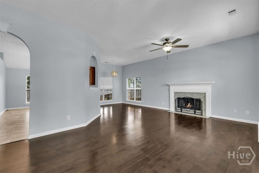 Image 6 of property listing at 146 Steven Street, Richmond Hill, GA 31324