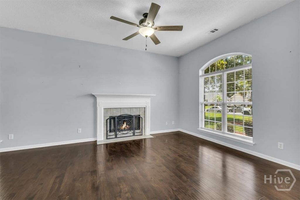 Image 7 of property listing at 146 Steven Street, Richmond Hill, GA 31324