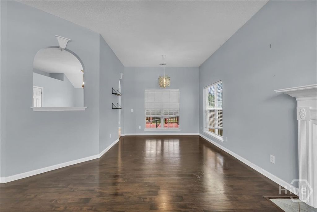 Image 8 of property listing at 146 Steven Street, Richmond Hill, GA 31324
