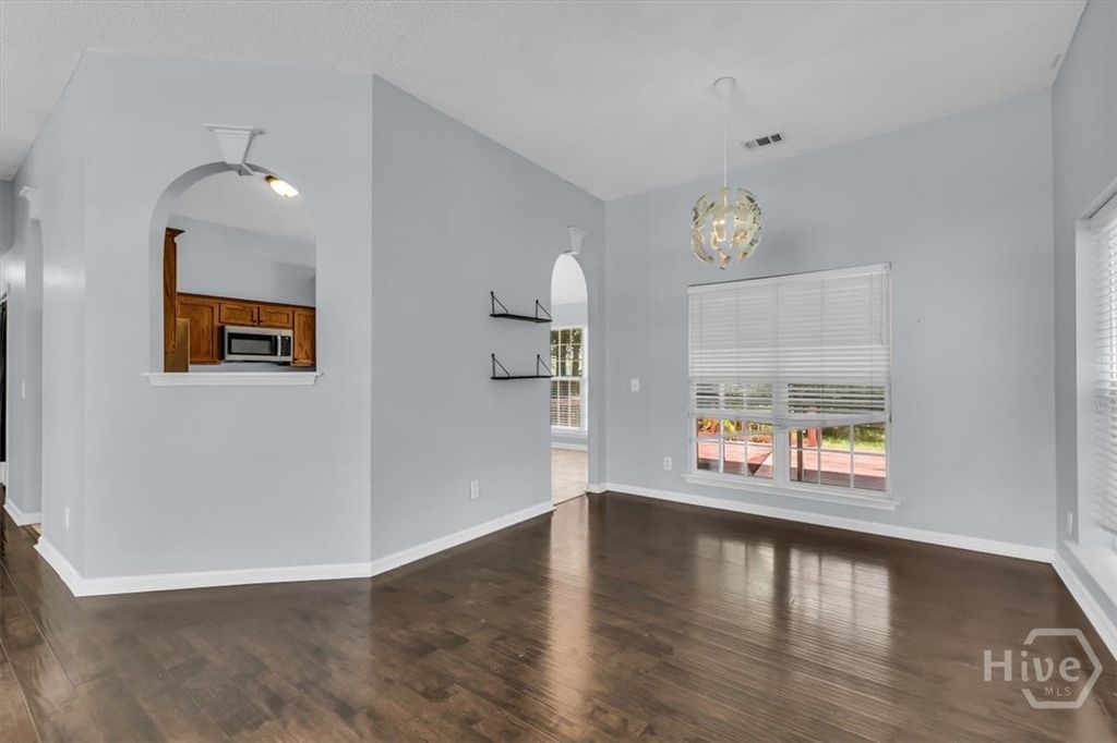 Image 9 of property listing at 146 Steven Street, Richmond Hill, GA 31324