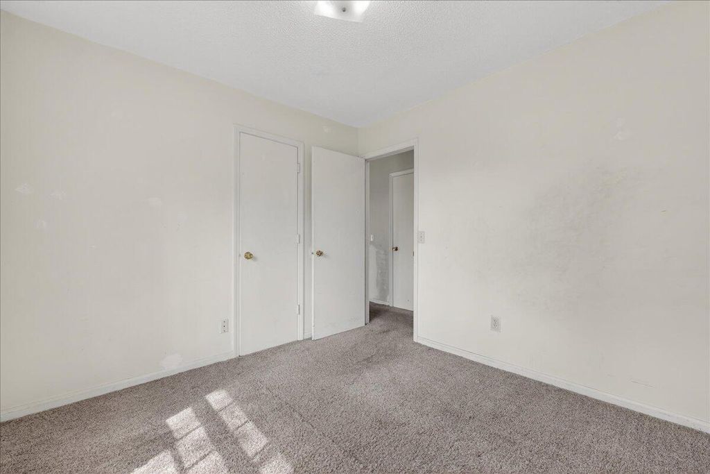 Image 11 of property listing at 445 Robin Drive, Goose Creek, SC 29445