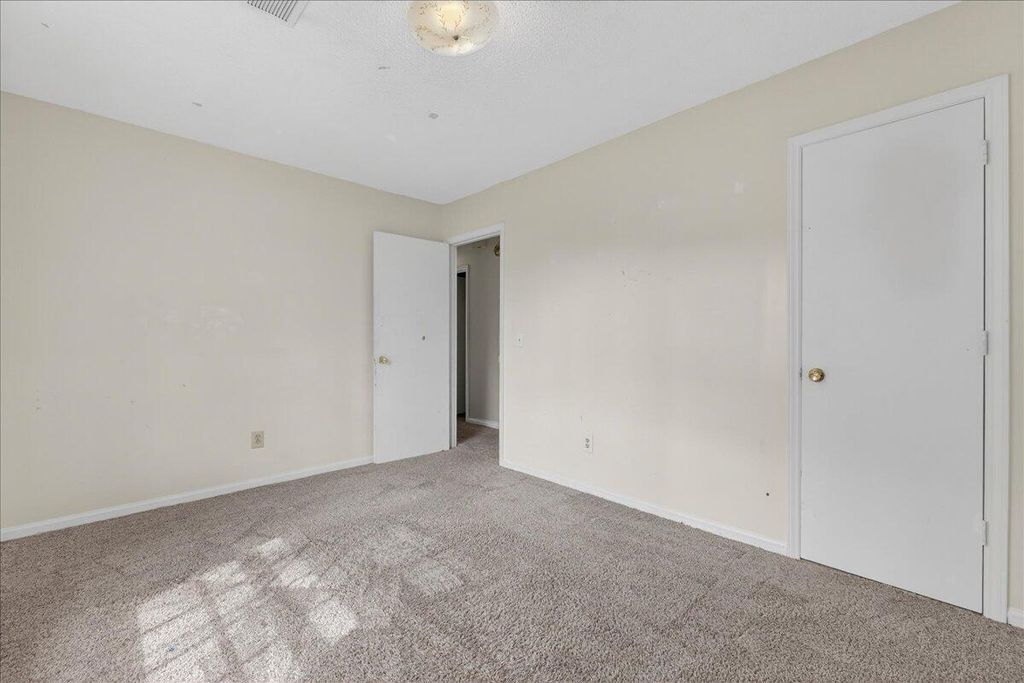 Image 15 of property listing at 445 Robin Drive, Goose Creek, SC 29445