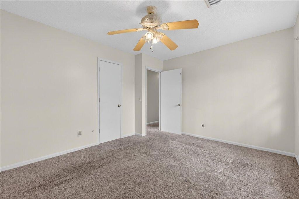 Image 17 of property listing at 445 Robin Drive, Goose Creek, SC 29445