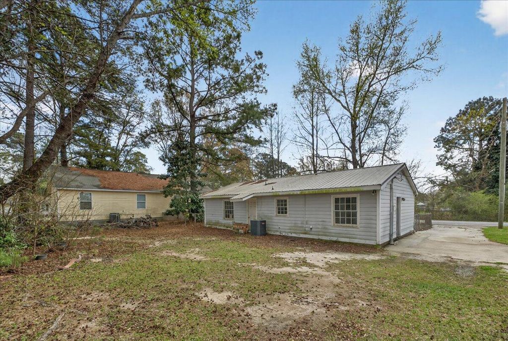 Image 18 of property listing at 445 Robin Drive, Goose Creek, SC 29445