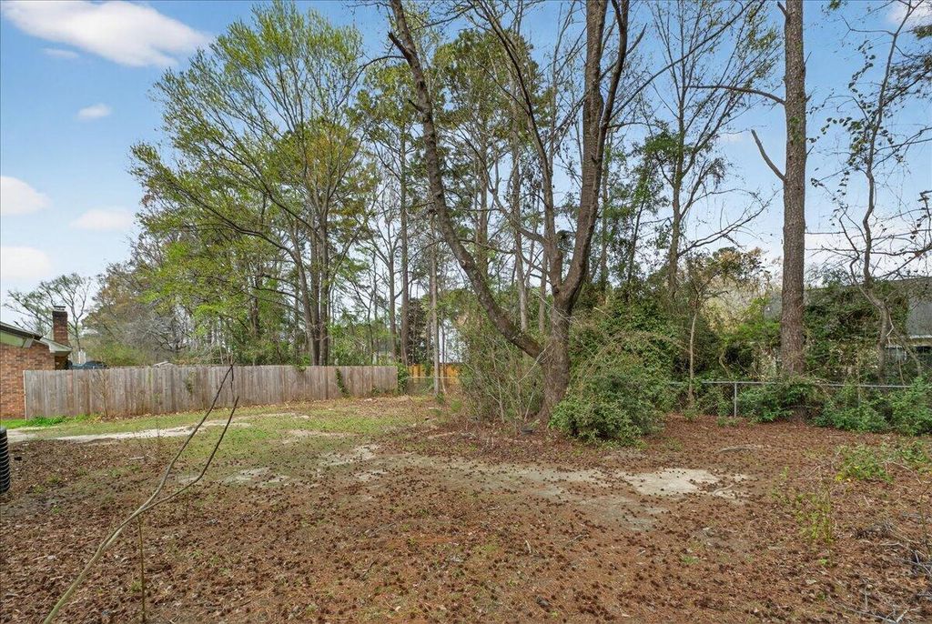 Image 21 of property listing at 445 Robin Drive, Goose Creek, SC 29445