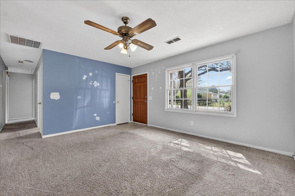 Image 5 of property listing at 445 Robin Drive, Goose Creek, SC 29445