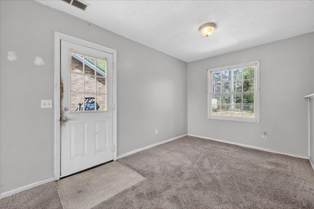 Image 6 of property listing at 445 Robin Drive, Goose Creek, SC 29445