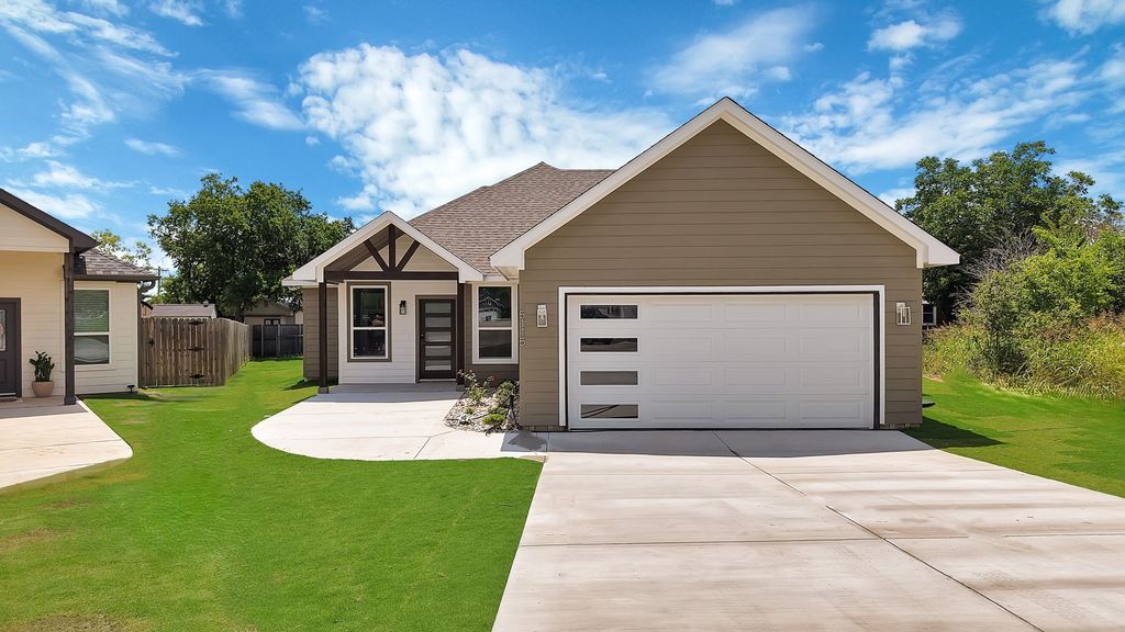 5115 Waterbury Court, Granbury, TX 76048