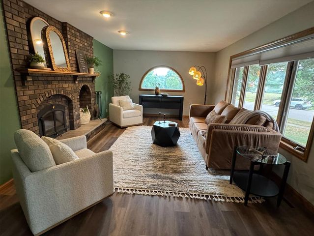 884 Windsor Forest Drive, Altoona, WI 54720