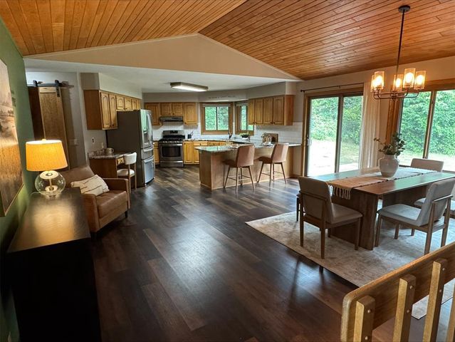 884 Windsor Forest Drive, Altoona, WI 54720