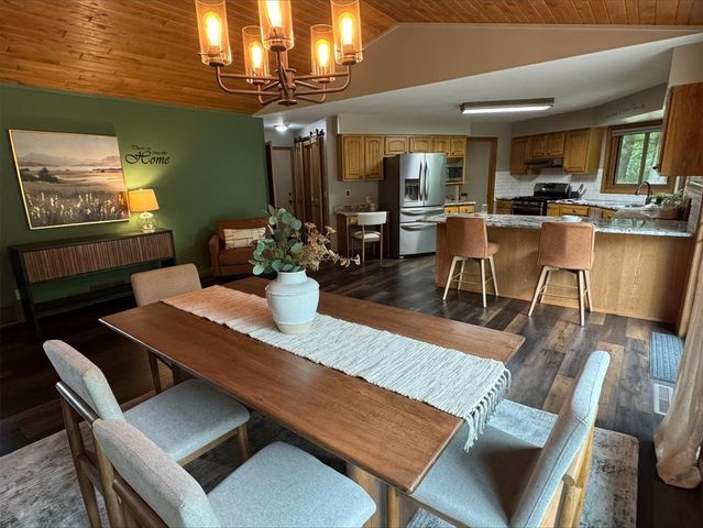 884 Windsor Forest Drive, Altoona, WI 54720
