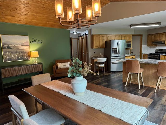 884 Windsor Forest Drive, Altoona, WI 54720