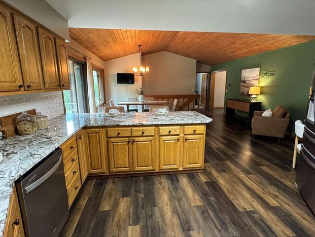 884 Windsor Forest Drive, Altoona, WI 54720