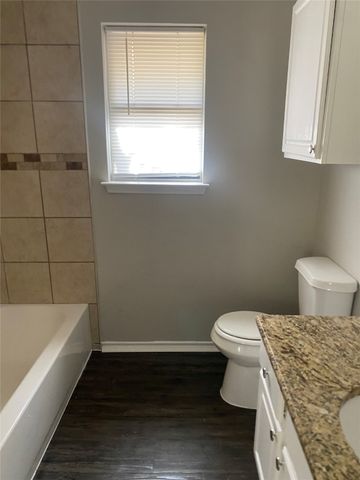 822 Collins Boulevard, Cedar Hill, TX 75104