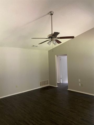 822 Collins Boulevard, Cedar Hill, TX 75104