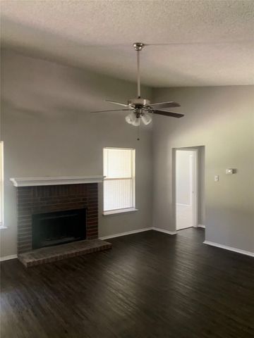 822 Collins Boulevard, Cedar Hill, TX 75104