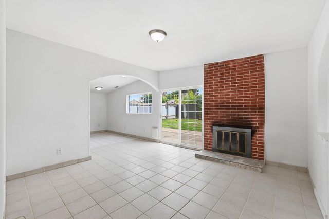633 Fourness Dr, West Sacramento, CA 95605