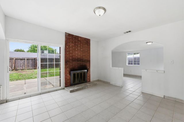 633 Fourness Dr, West Sacramento, CA 95605