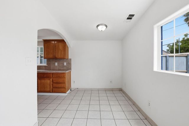 633 Fourness Dr, West Sacramento, CA 95605
