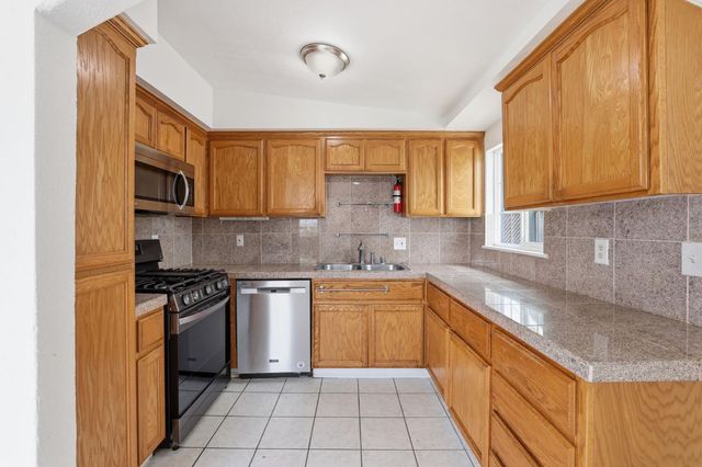 633 Fourness Dr, West Sacramento, CA 95605