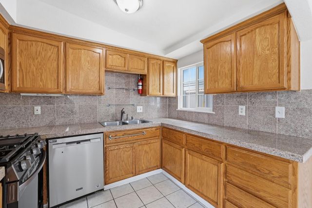 633 Fourness Dr, West Sacramento, CA 95605