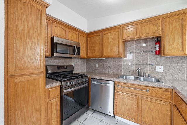 633 Fourness Dr, West Sacramento, CA 95605