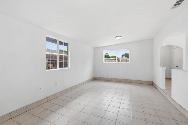 633 Fourness Dr, West Sacramento, CA 95605
