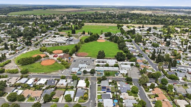 633 Fourness Dr, West Sacramento, CA 95605