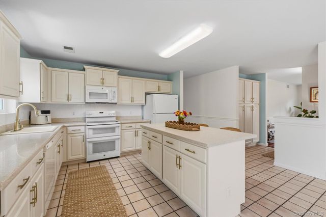 28 E Hill Road, Cortlandt Manor, NY 10567