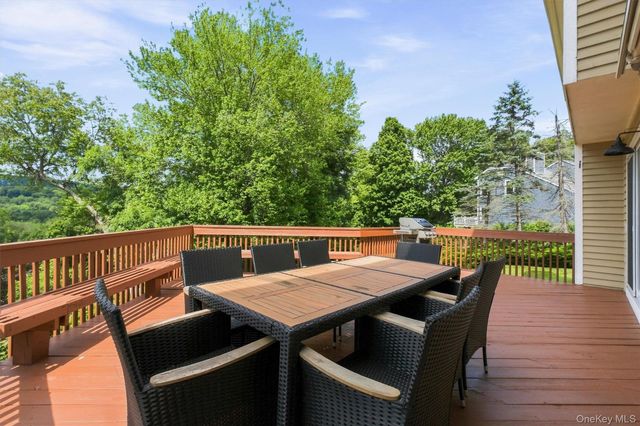 28 E Hill Road, Cortlandt Manor, NY 10567