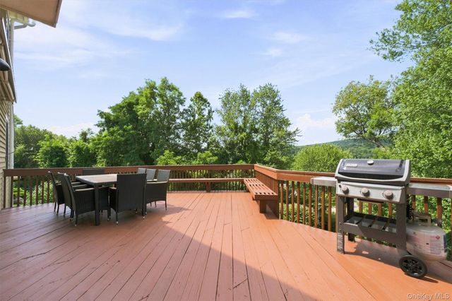 28 E Hill Road, Cortlandt Manor, NY 10567