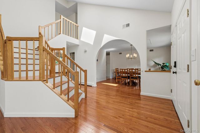28 E Hill Road, Cortlandt Manor, NY 10567