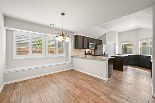 503 Stonewood LN, Buda, TX 78610