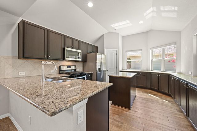 503 Stonewood LN, Buda, TX 78610