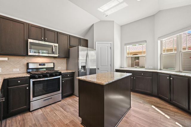 503 Stonewood LN, Buda, TX 78610