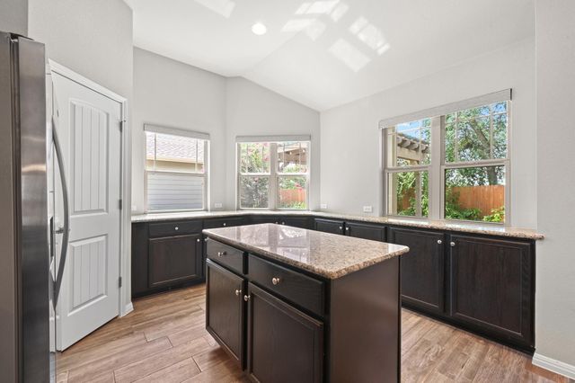 503 Stonewood LN, Buda, TX 78610