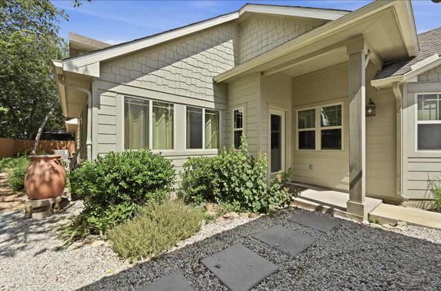 503 Stonewood LN, Buda, TX 78610