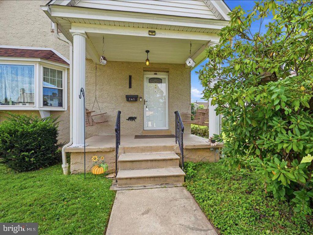 141 E 14TH AVE, CONSHOHOCKEN, PA 19428 — photo 2
