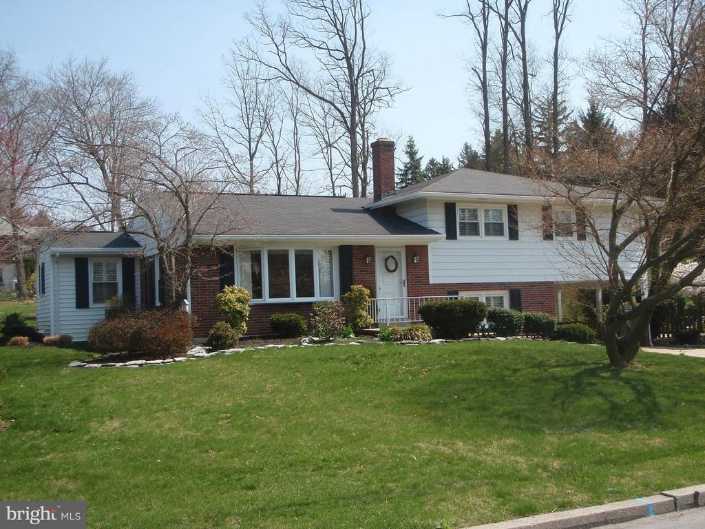 141 HILLSIDE ST, Lebanon, PA 17042