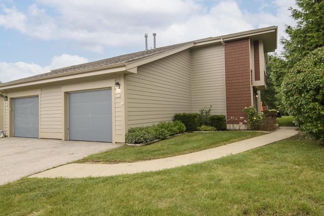 4912 S Imperial CIRCLE, Greenfield, WI 53220