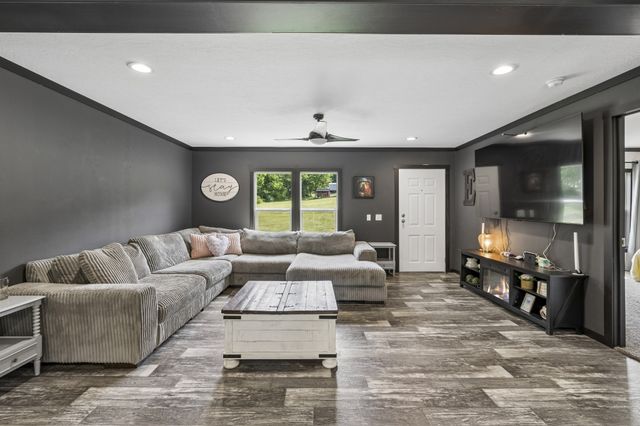 8079 Golf Club Rd, Mount Pleasant, TN 38474