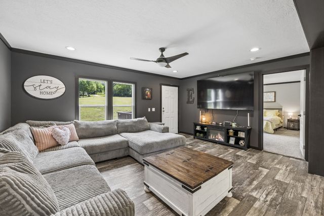 8079 Golf Club Rd, Mount Pleasant, TN 38474