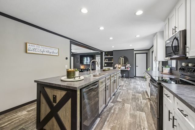 8079 Golf Club Rd, Mount Pleasant, TN 38474