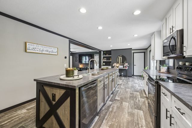8079 Golf Club Rd, Mount Pleasant, TN 38474